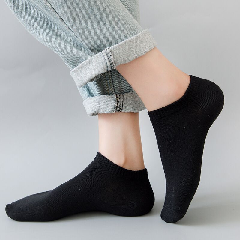 schwarze / weisse / graue Socken