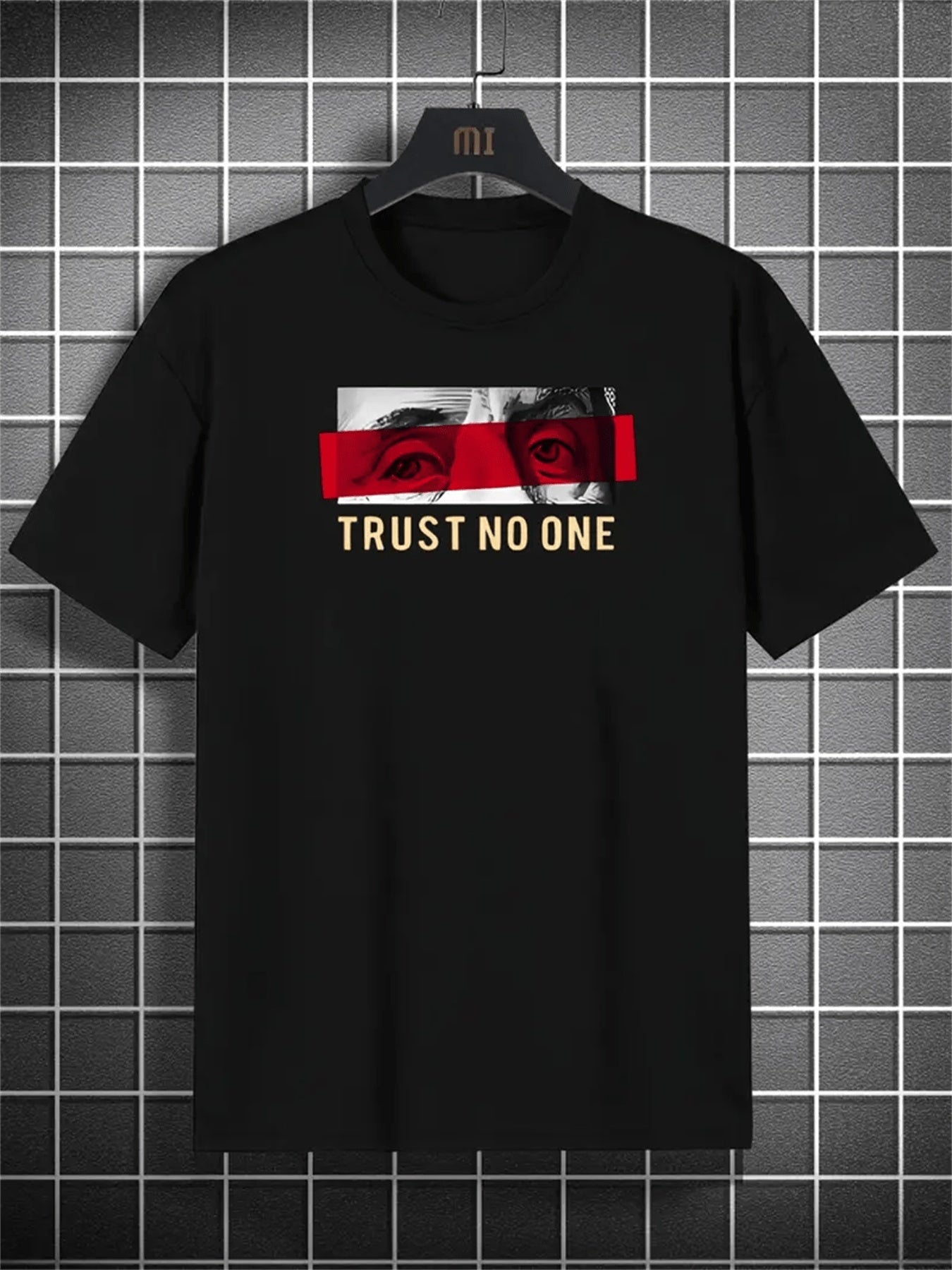 "TRUST NO ONE" T-shirt